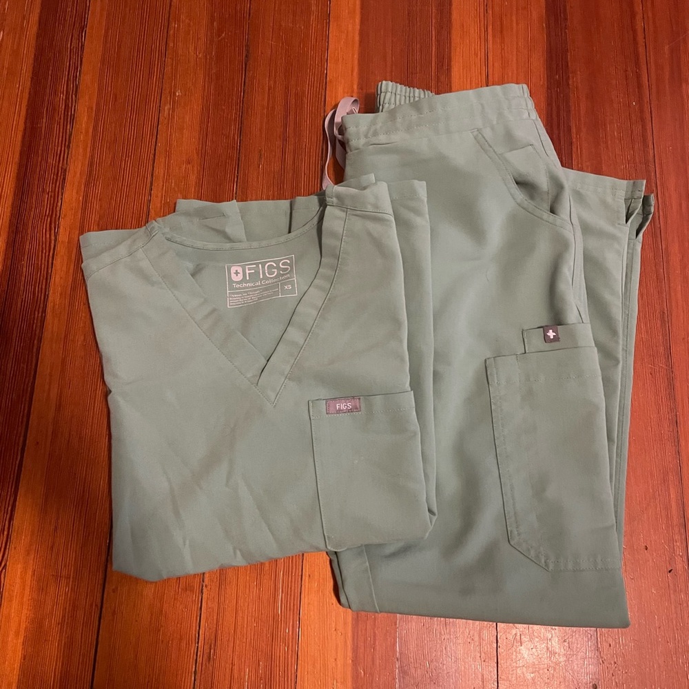 Figs scrubs